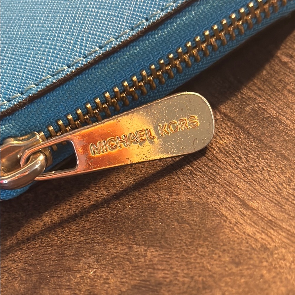 Michael Kors Blue Leather Jet Set Zip Around Wallet - Picture 5 of 9